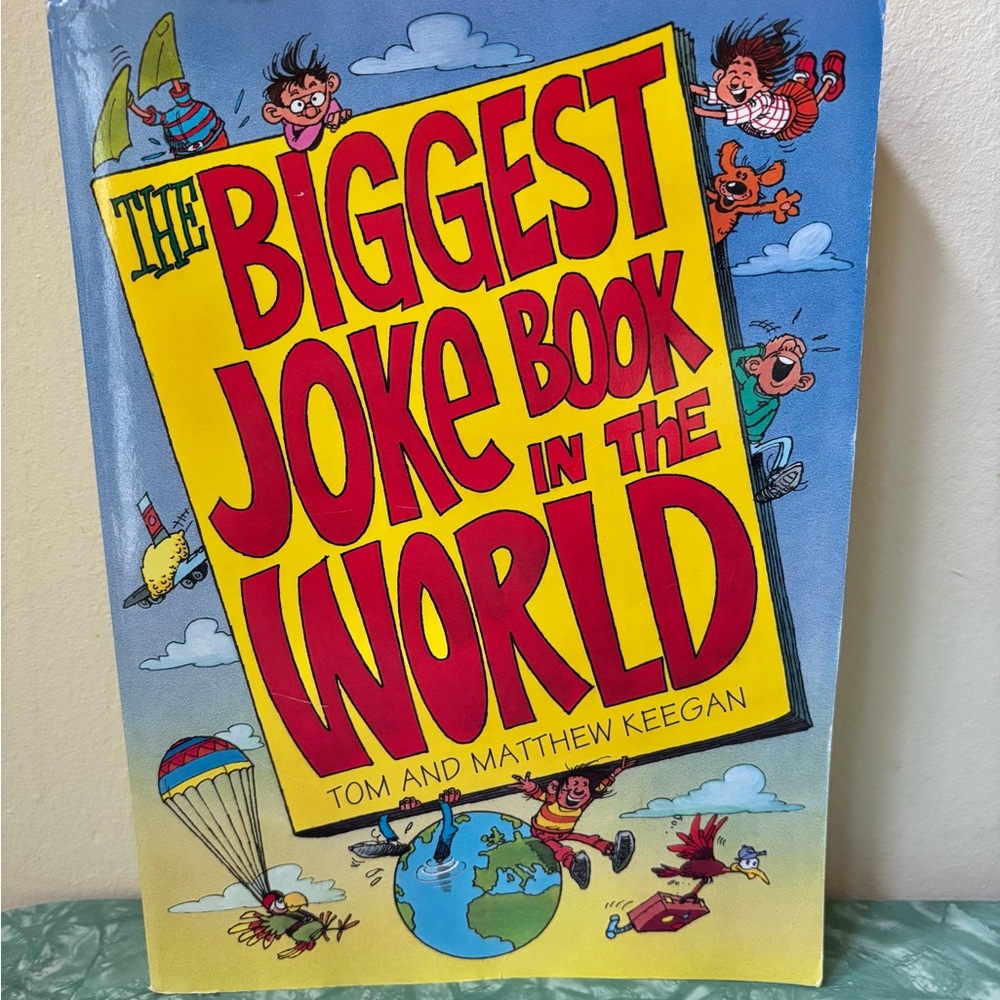 Vintage 90s The Biggest Joke Book in the World Published in UK